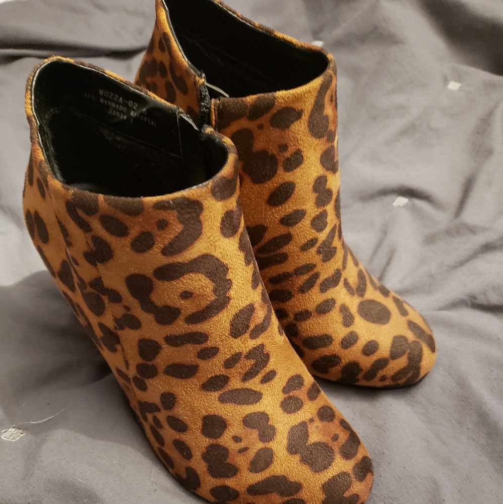 Brand New Bamboo Leopard print Bootie - Picture 2 of 4